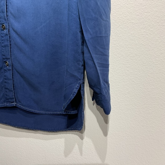 Chelsea & Theodore Size M. Long Sleeve Shirt Blue Two Toned Boyfriend Shirt - Picture 8 of 9